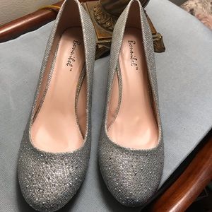 Bonnibel Wonda-1 Round Toe Low Heel Glitter Pumps